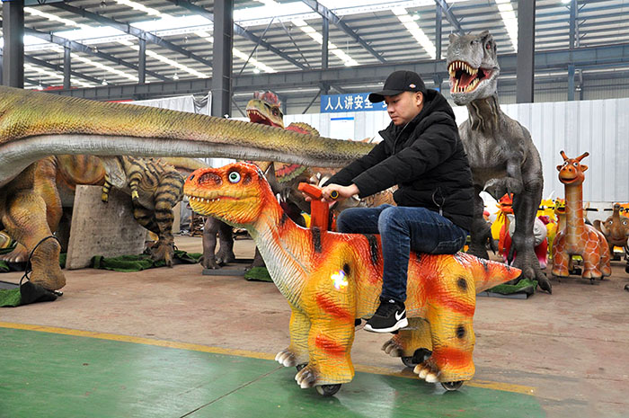 恐龙游乐车、互动游乐恐龙模型