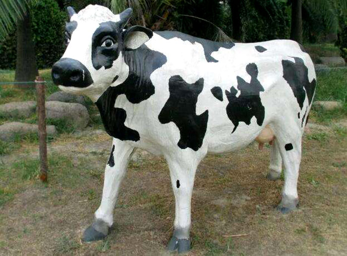 人文景观设计-玻璃钢奶牛雕塑
