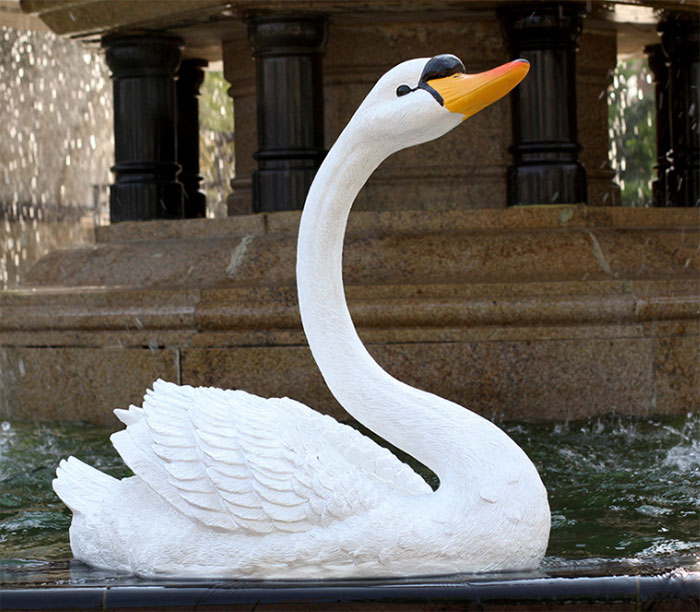 玻璃钢动物雕塑让公园景区更加别致——仿真天鹅